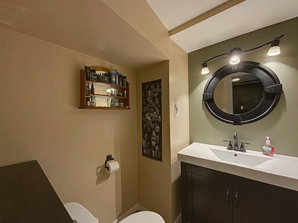 156 Ellsworth Cres