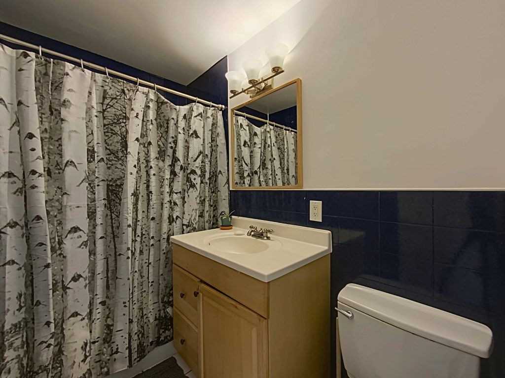 156 Ellsworth Cres