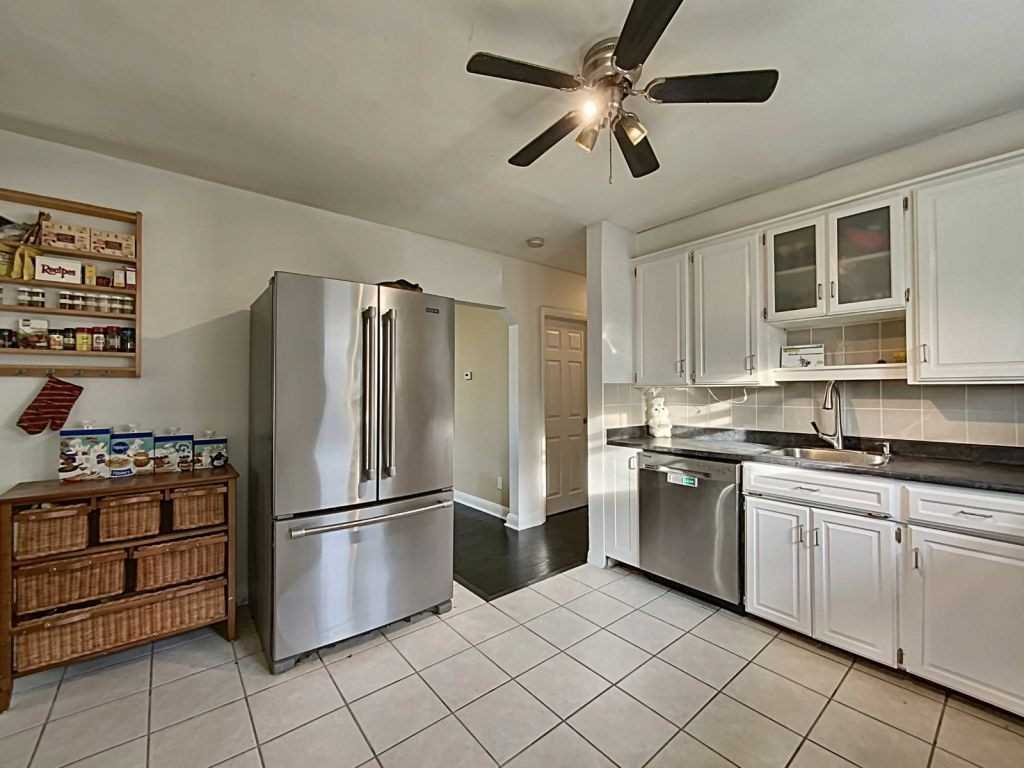 156 Ellsworth Cres