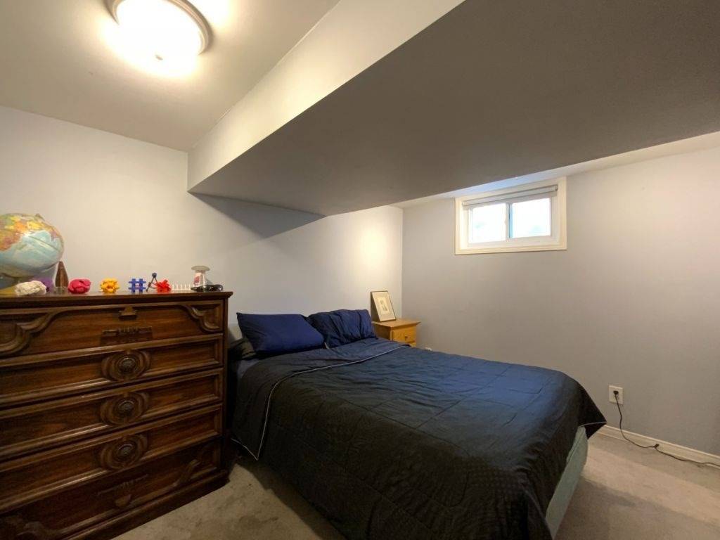 156 Ellsworth Cres