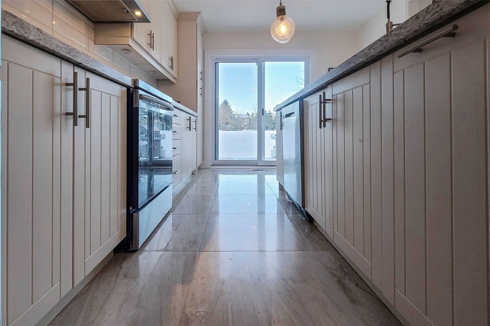 11 Peter St