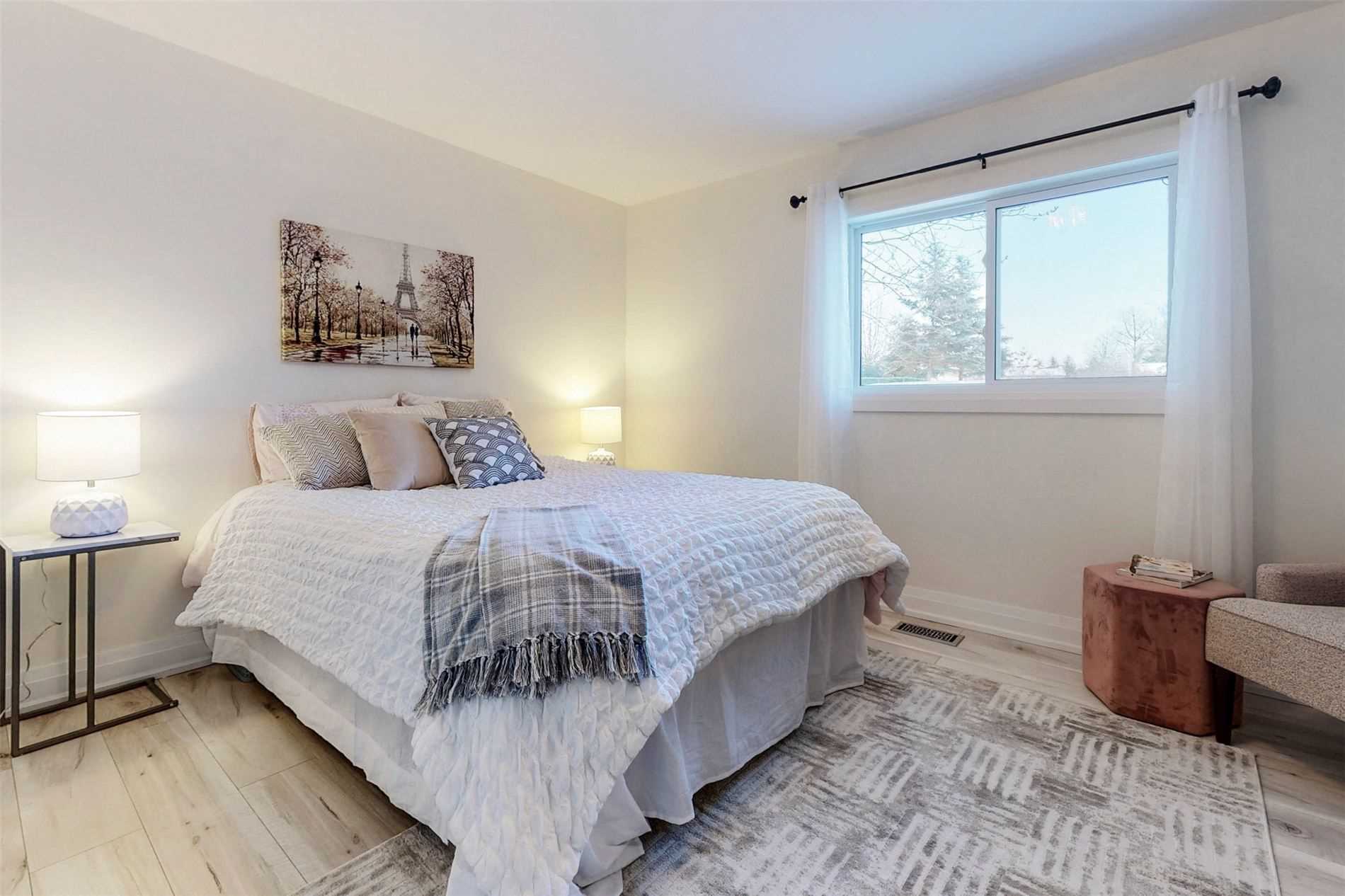 11 Peter St