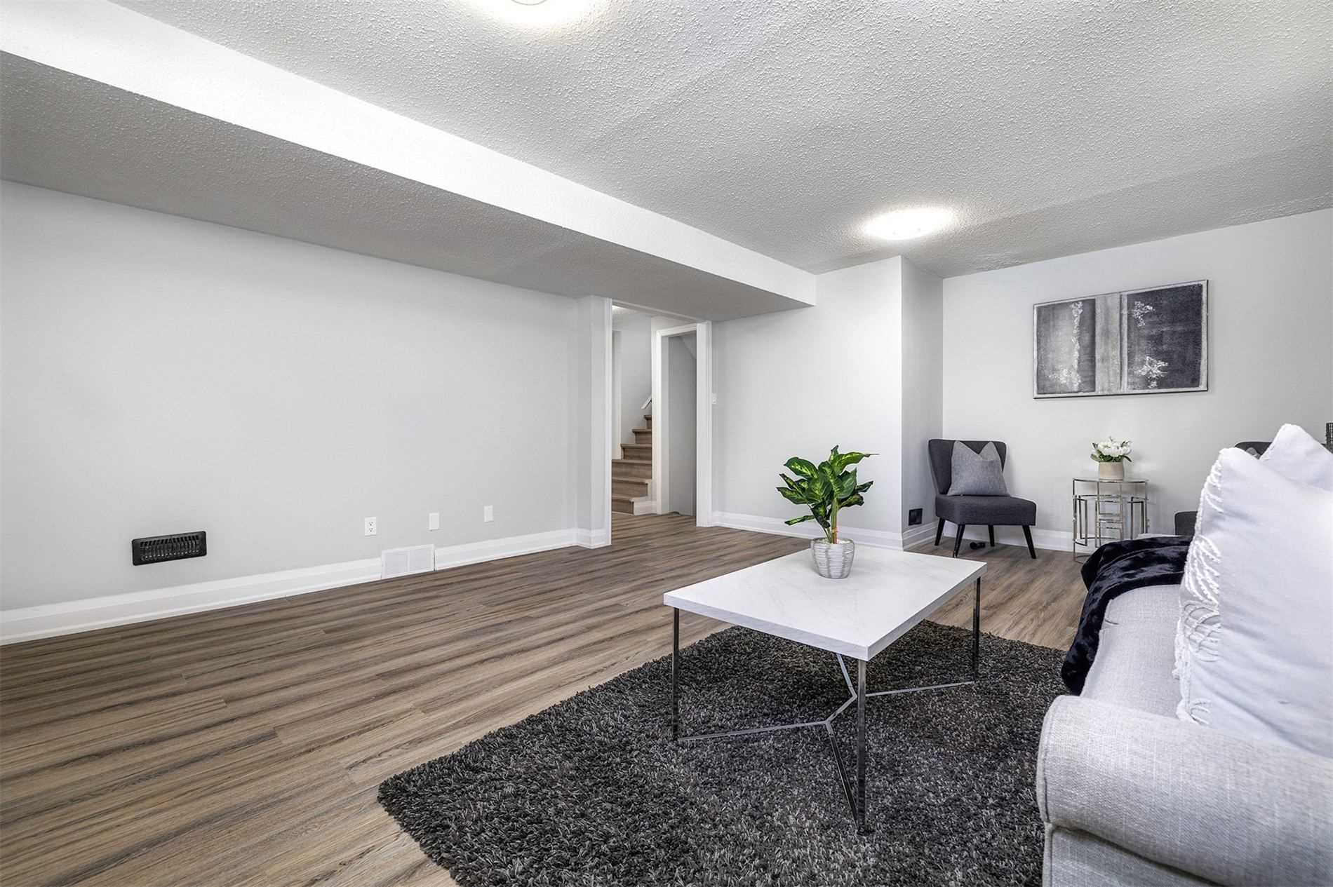 119 Clara Cres