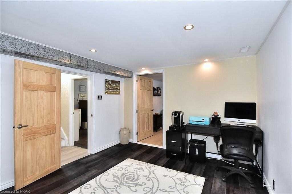 10 Kirkwood Cres