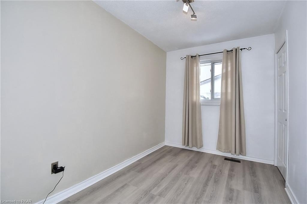 10 Kirkwood Cres