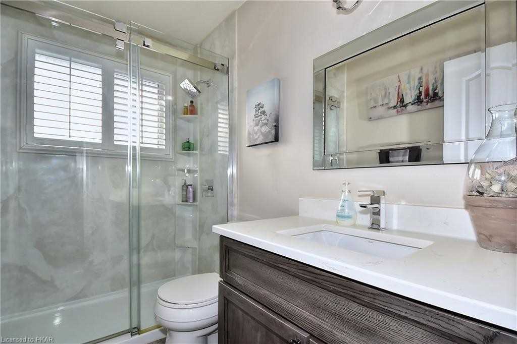 10 Kirkwood Cres