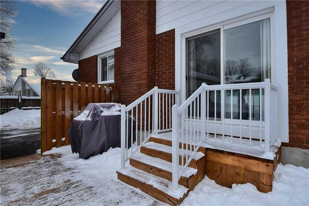 10 Kirkwood Cres