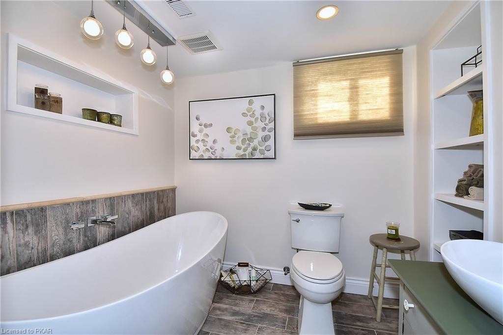 10 Kirkwood Cres