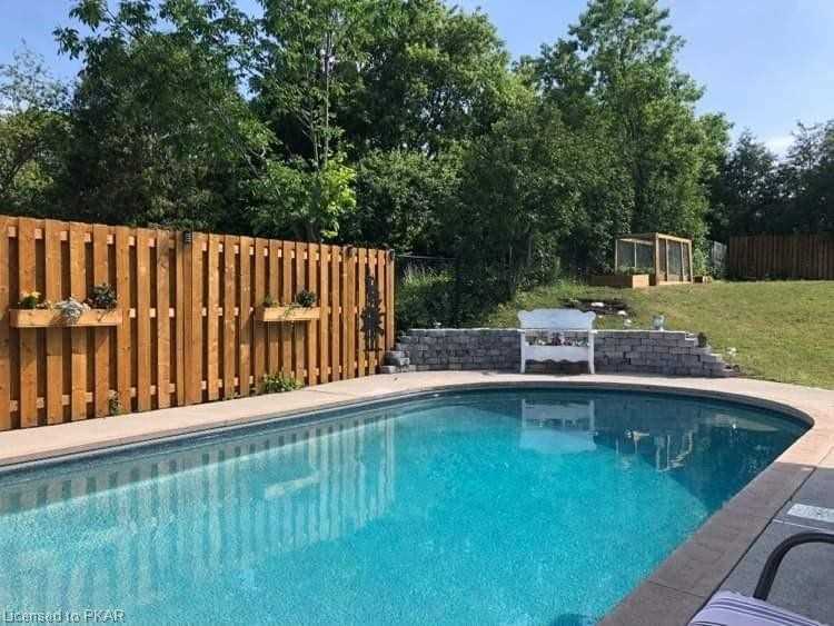 10 Kirkwood Cres