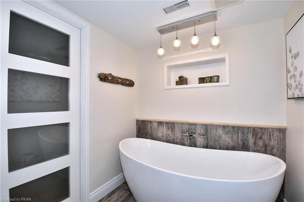 10 Kirkwood Cres