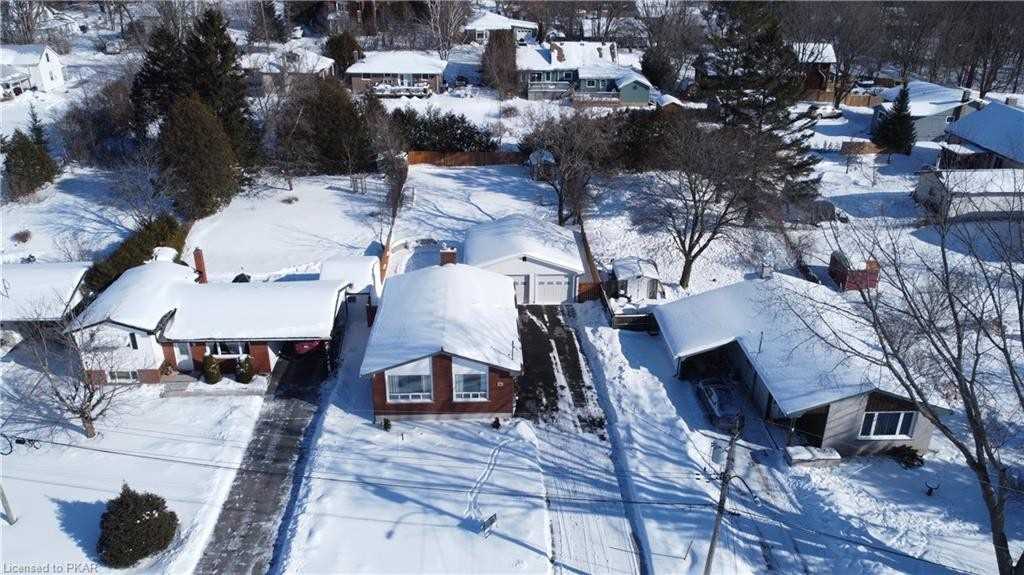 10 Kirkwood Cres