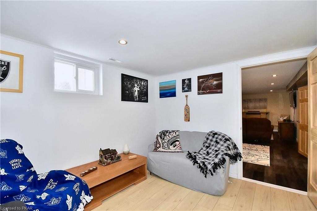 10 Kirkwood Cres