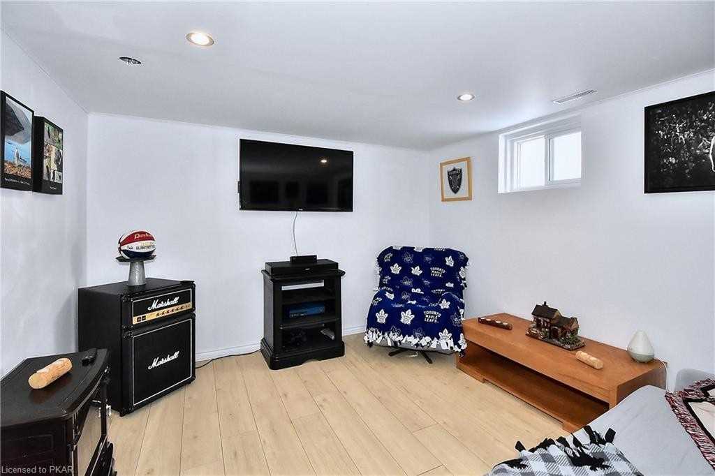 10 Kirkwood Cres