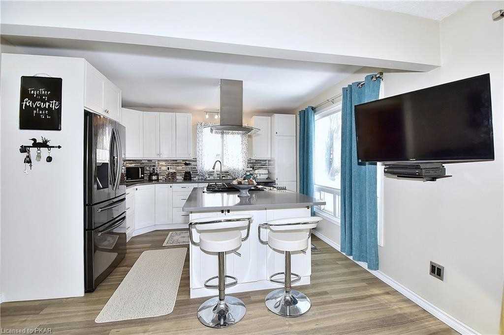 10 Kirkwood Cres