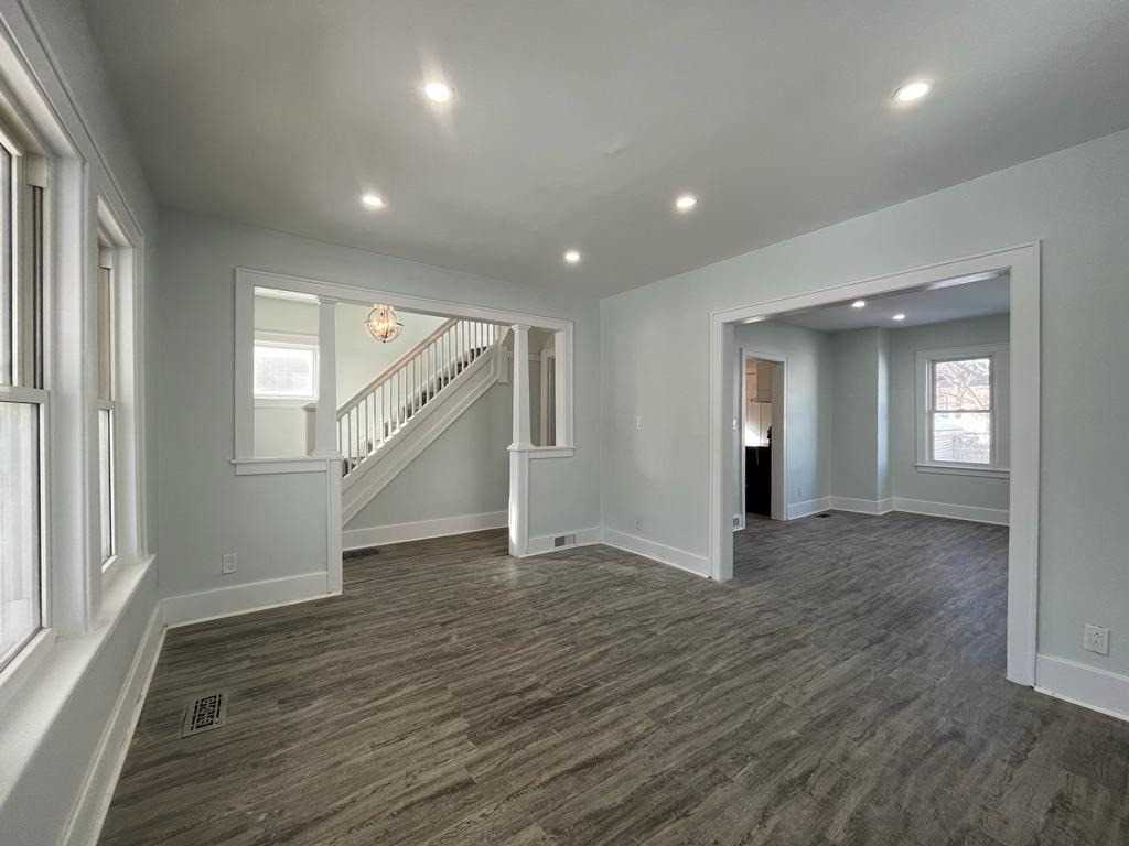 3272 Baby St