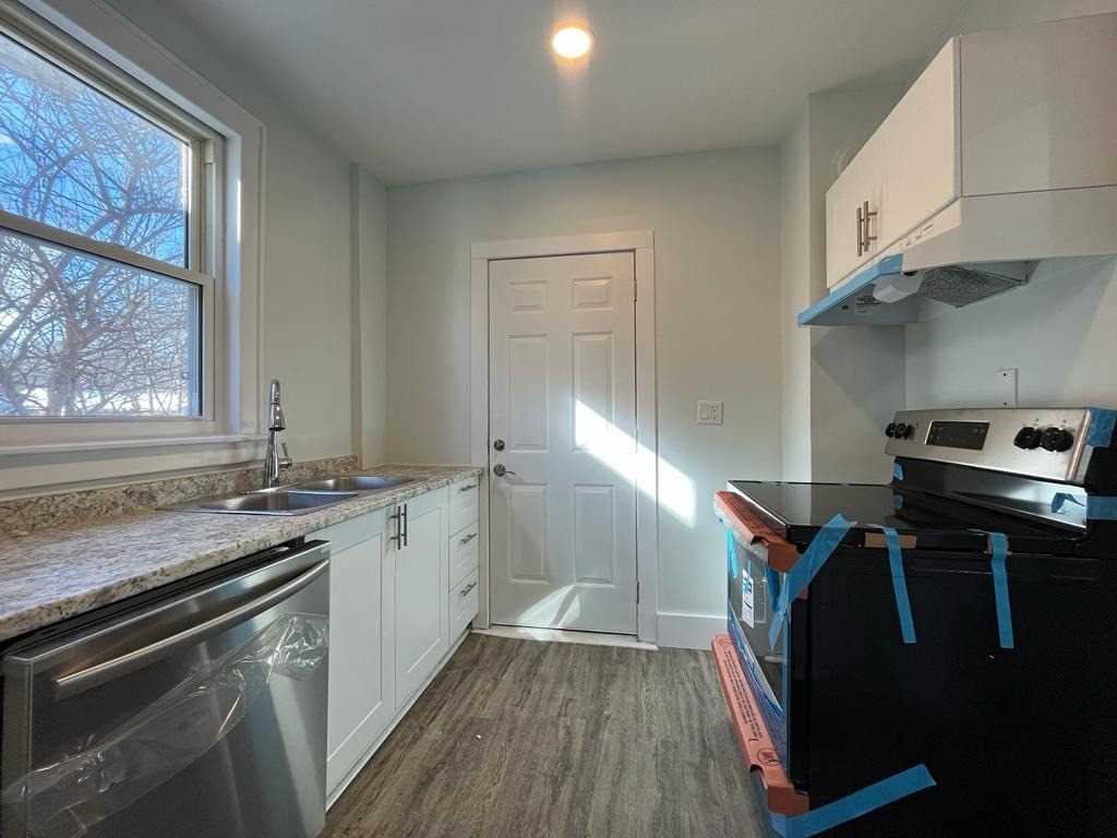 3272 Baby St