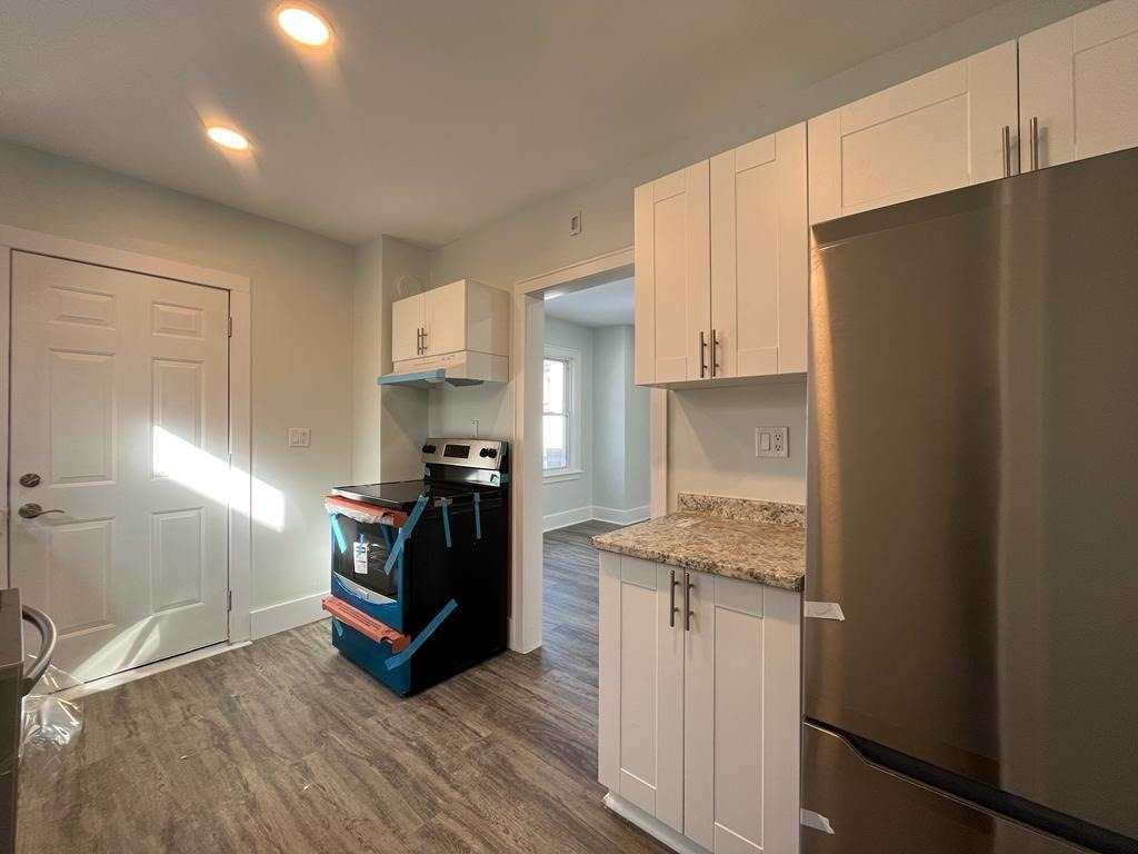 3272 Baby St