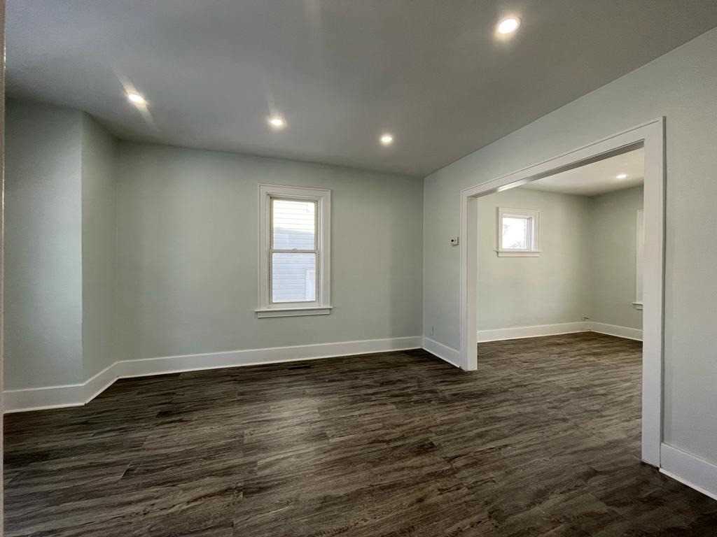3272 Baby St