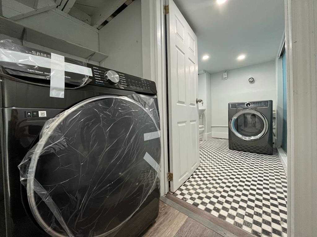 3272 Baby St