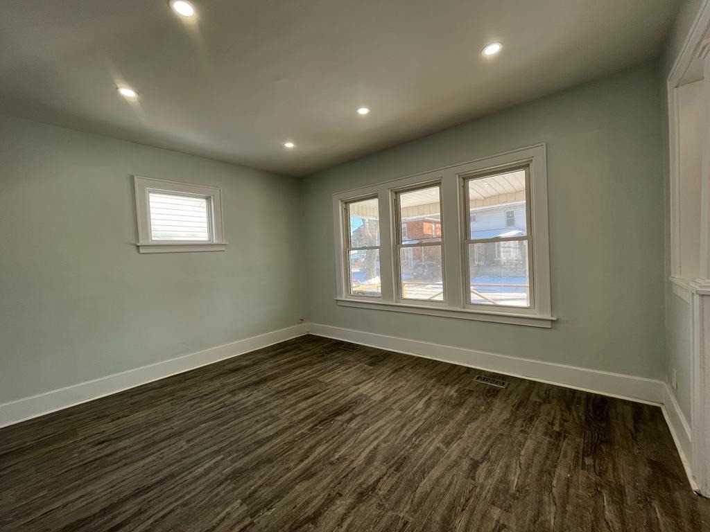 3272 Baby St