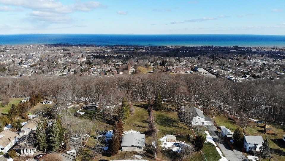 55 Ridge Rd E