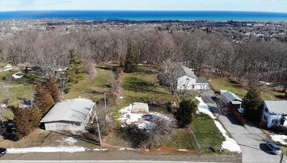 55 Ridge Rd E