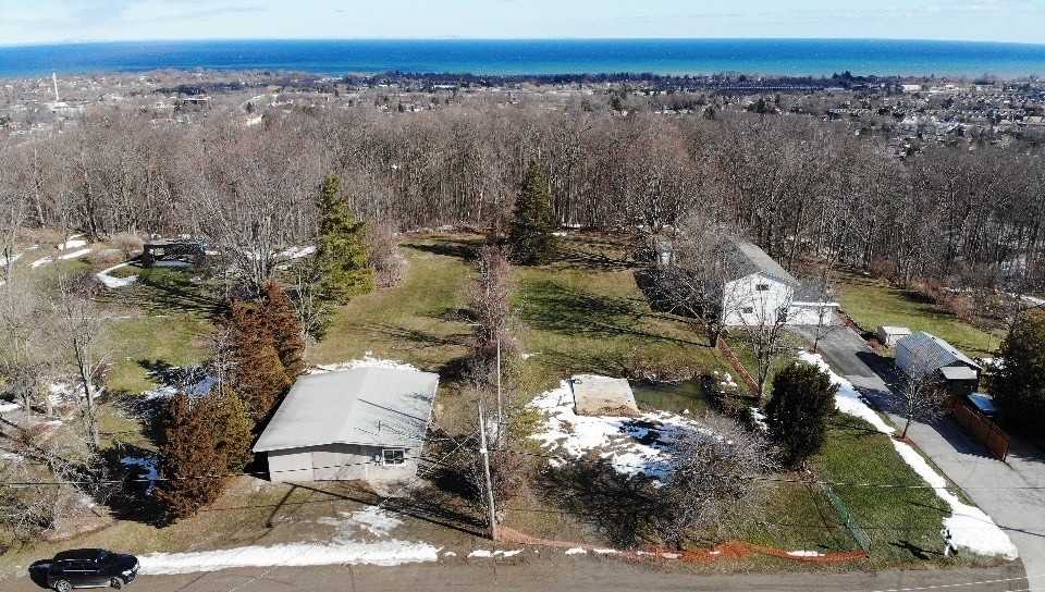 55 Ridge Rd E