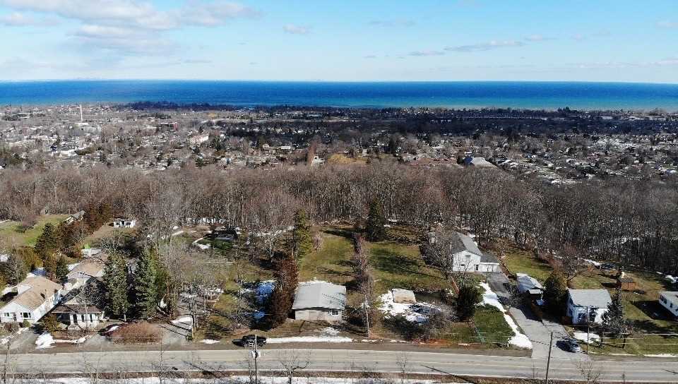 55 Ridge Rd E