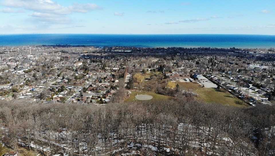 55 Ridge Rd E