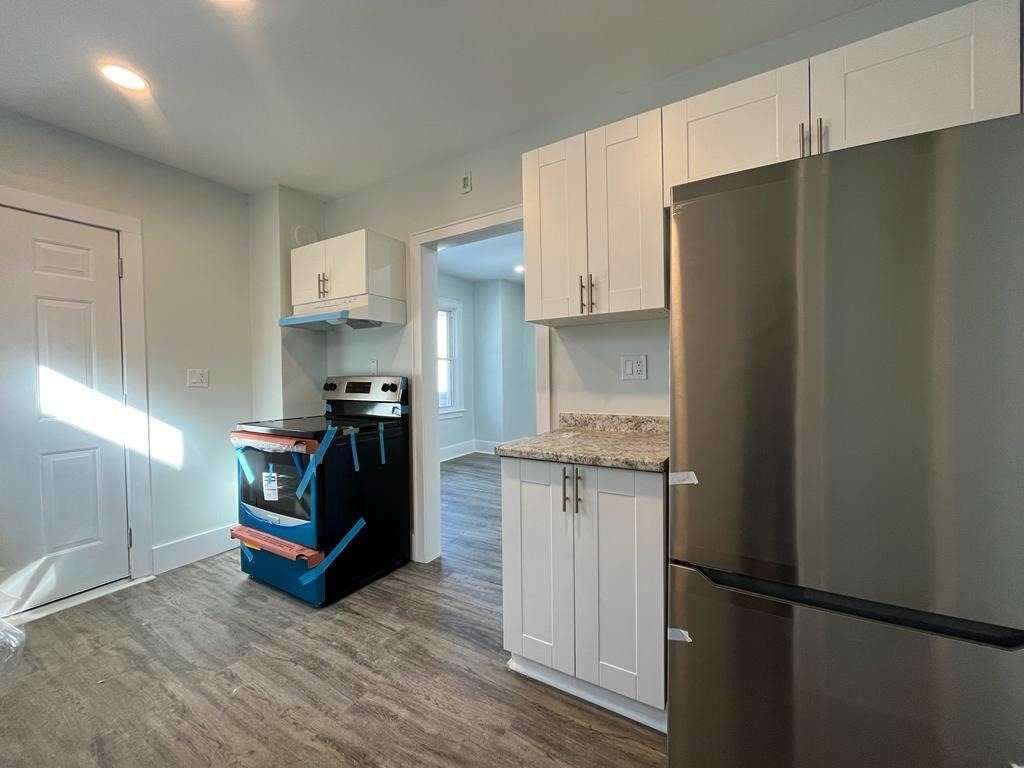 3272 Baby St