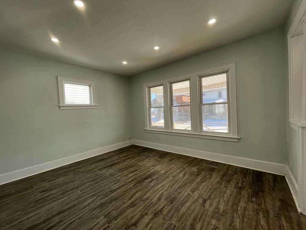 3272 Baby St
