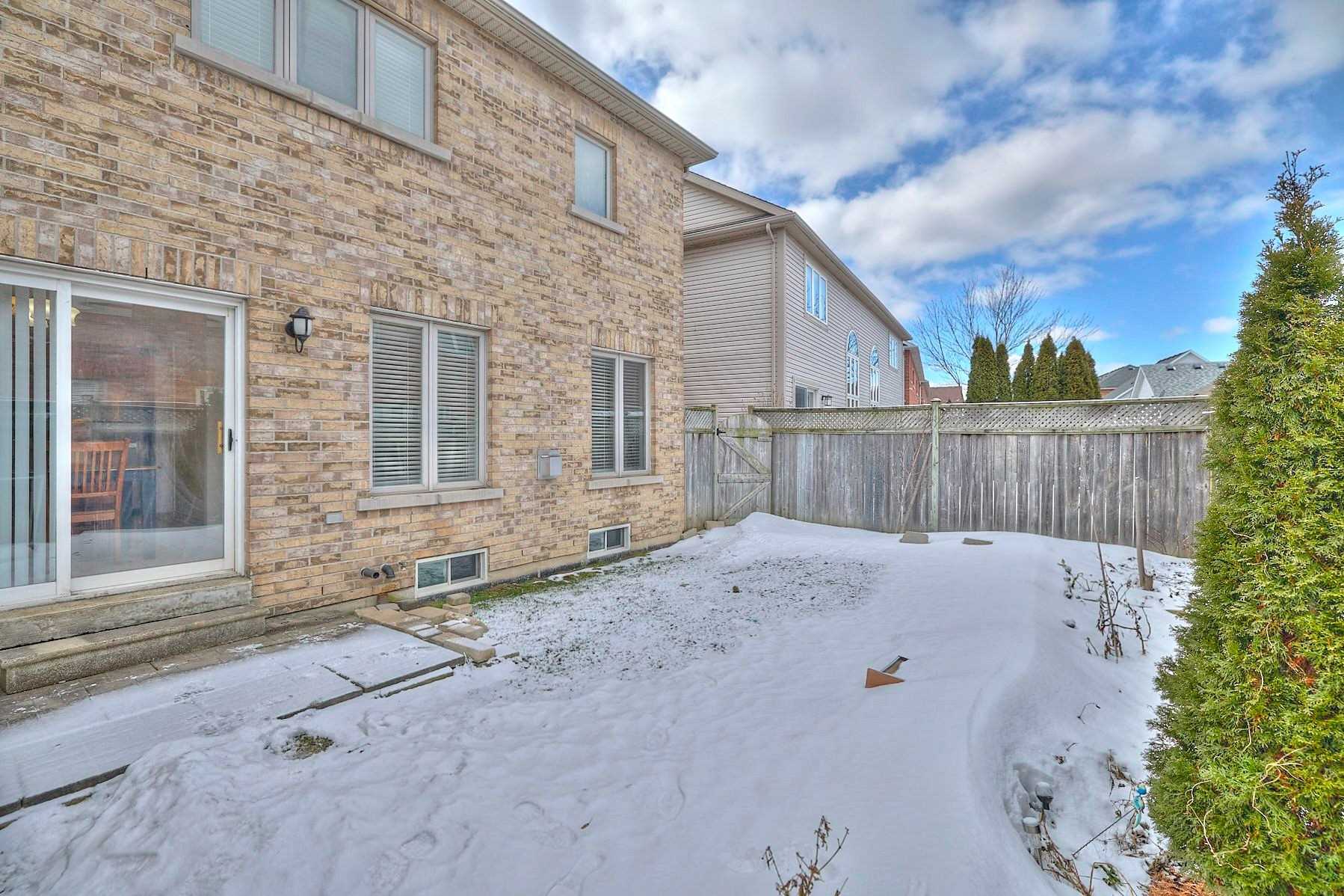 26 Robertson Rd
