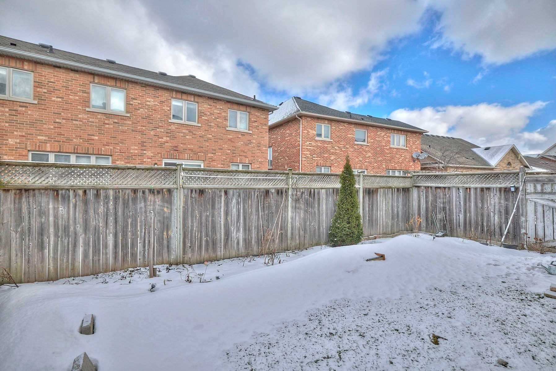 26 Robertson Rd