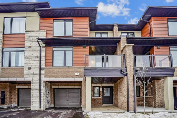 590 North Service Rd, Hamilton