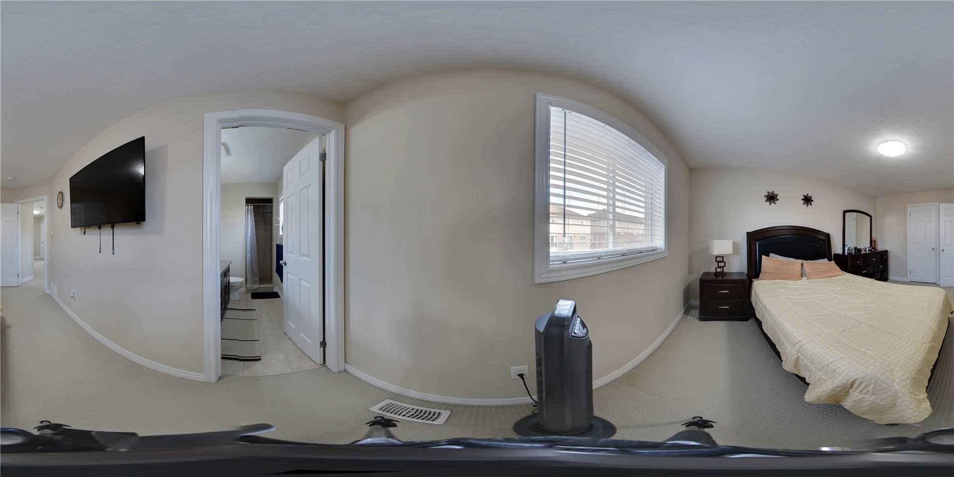 57 Oakes Cres