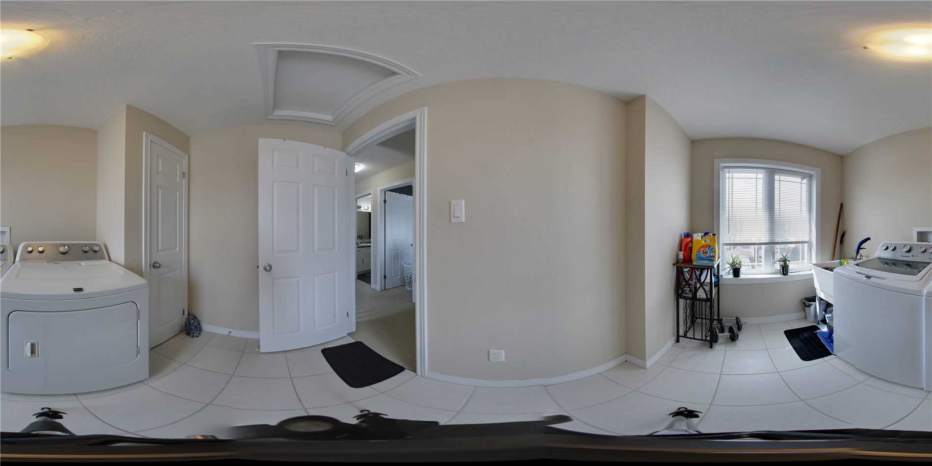 57 Oakes Cres