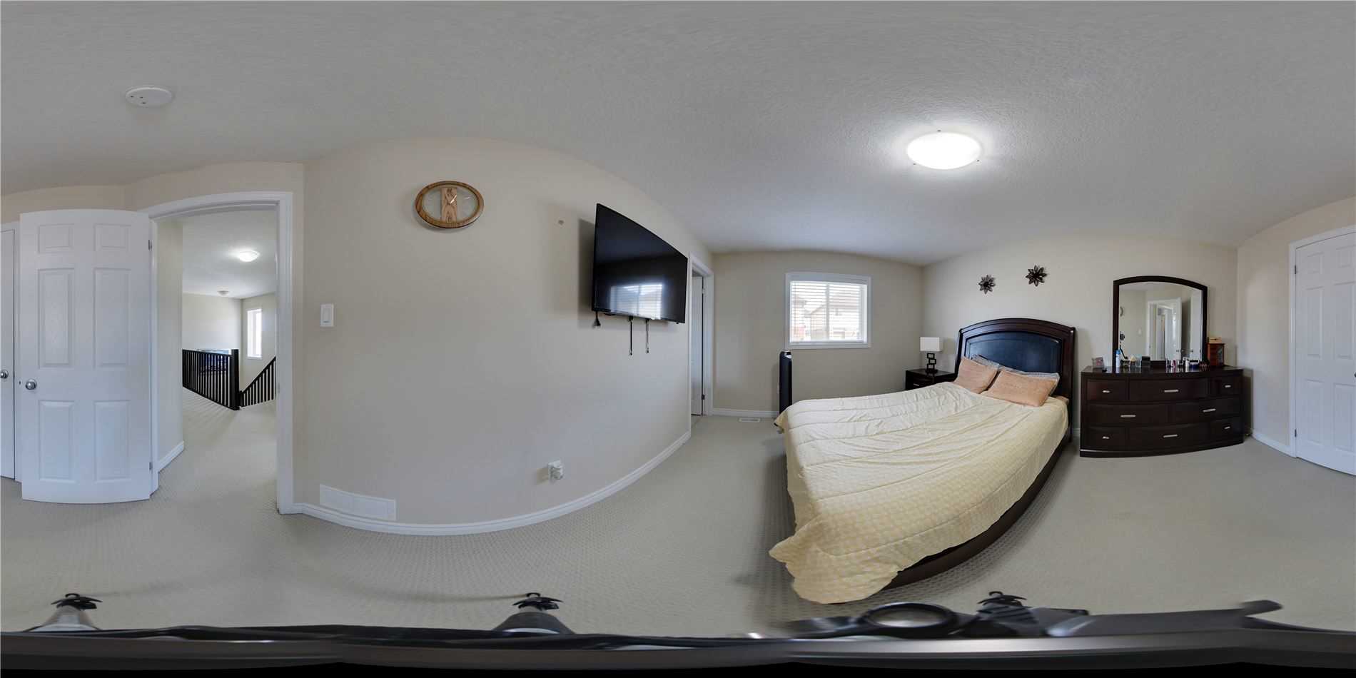 57 Oakes Cres