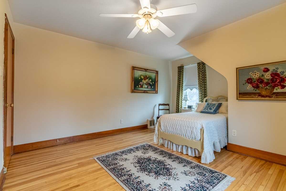 280 King George Rd