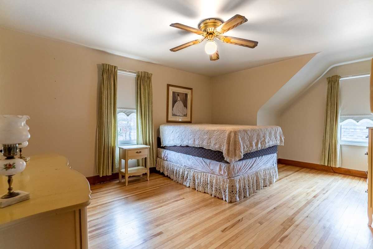 280 King George Rd