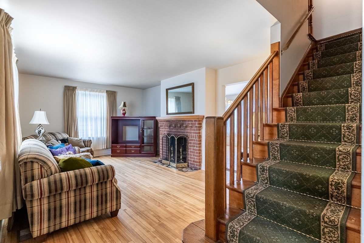 280 King George Rd