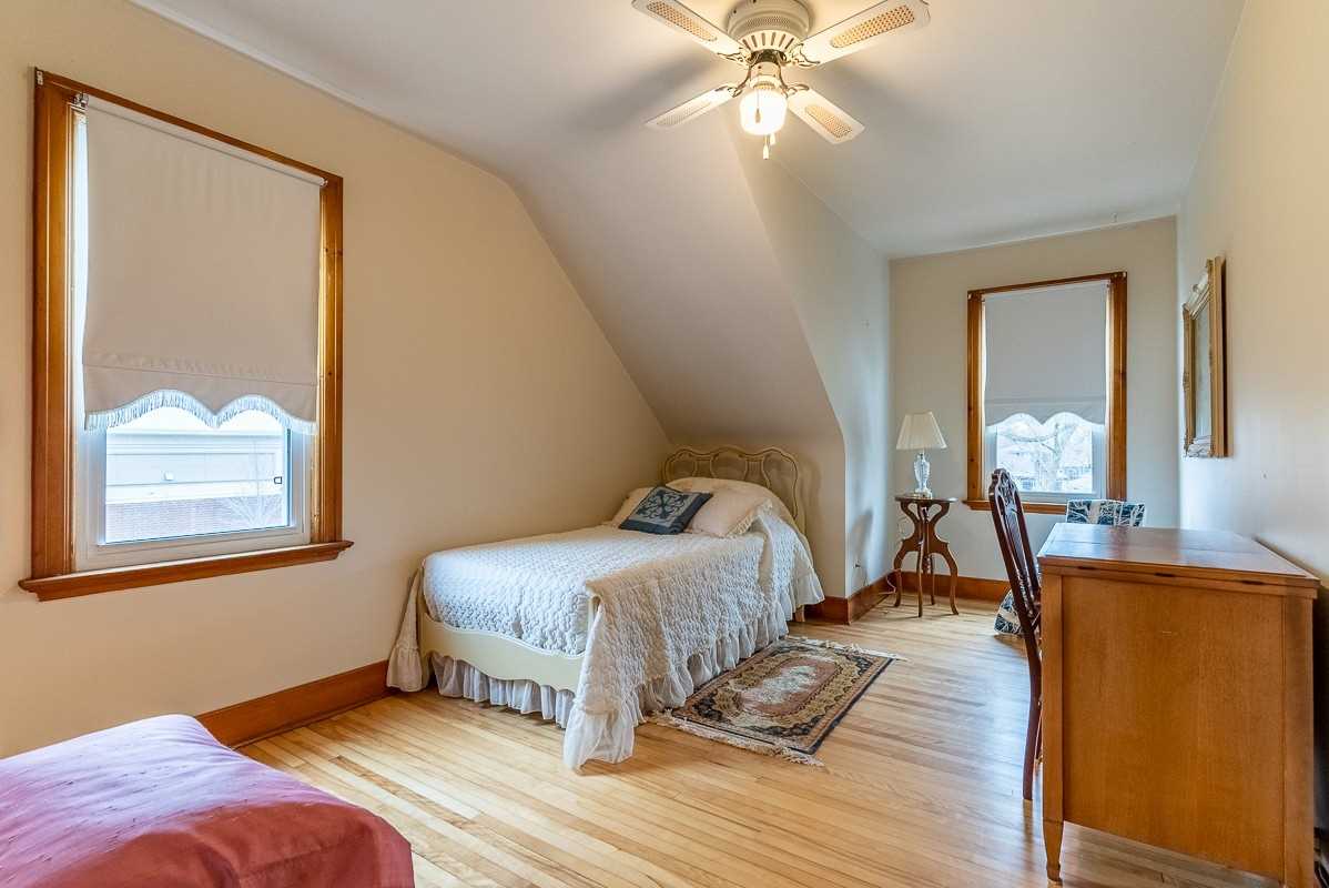 280 King George Rd