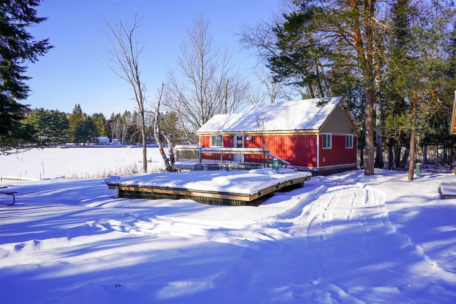 3 Woodland Lane