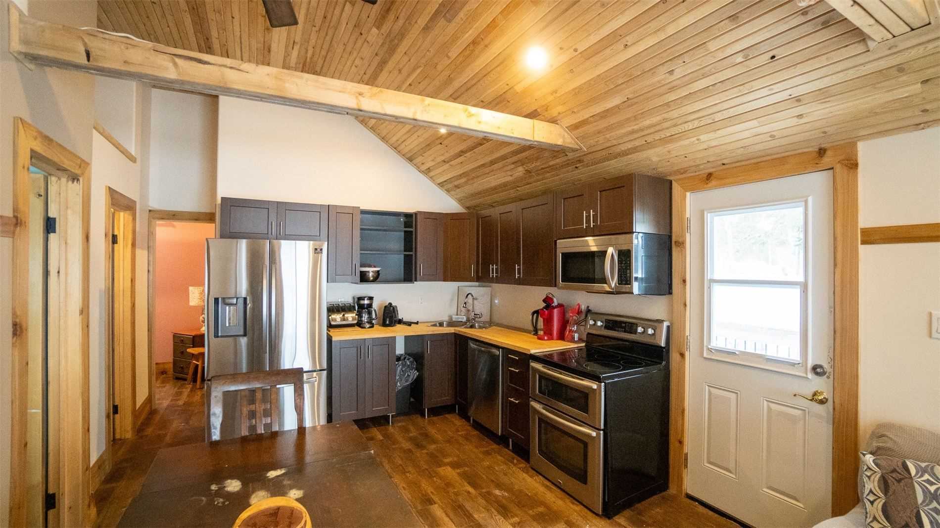 3 Woodland Lane