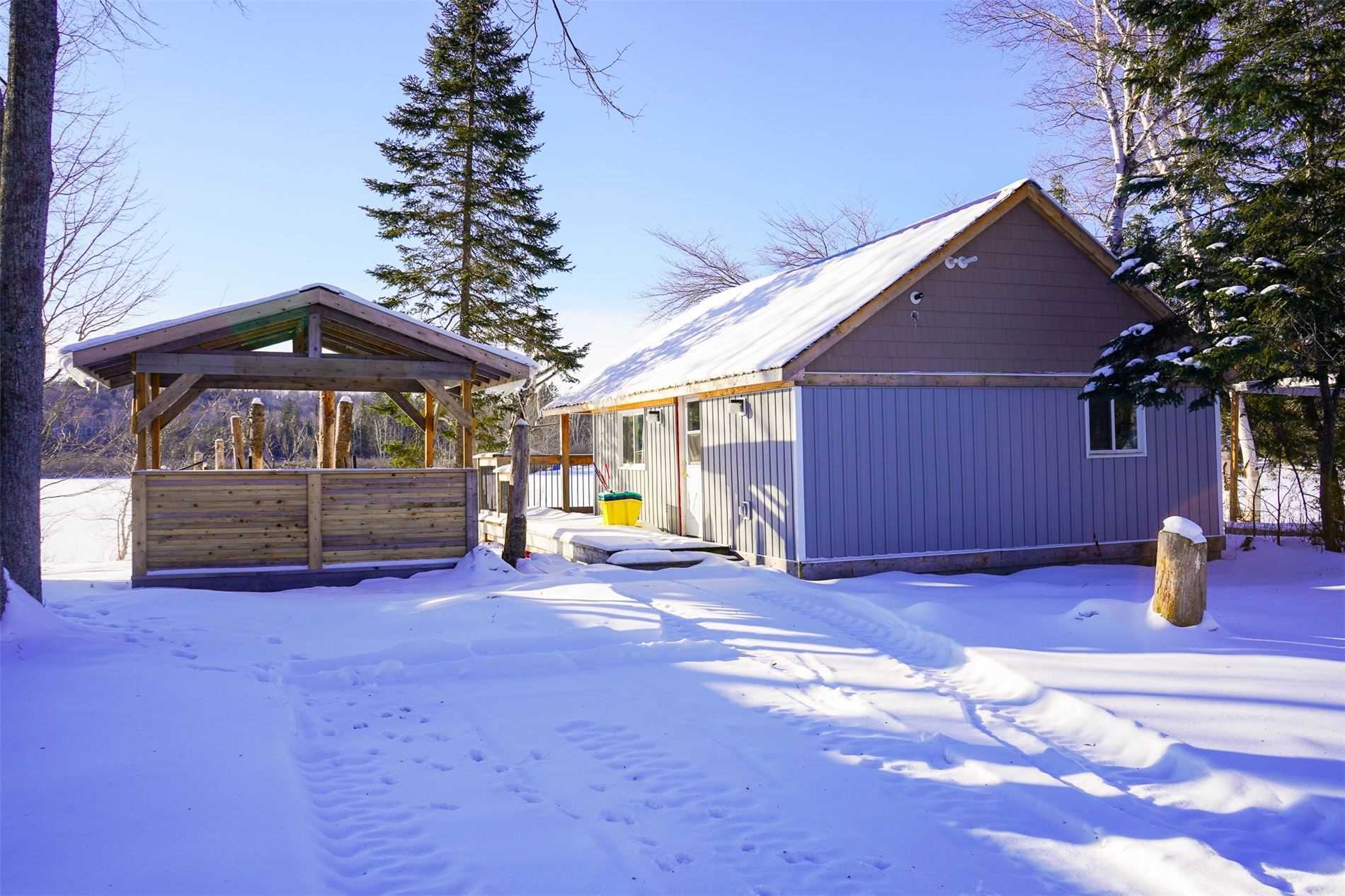 3 Woodland Lane