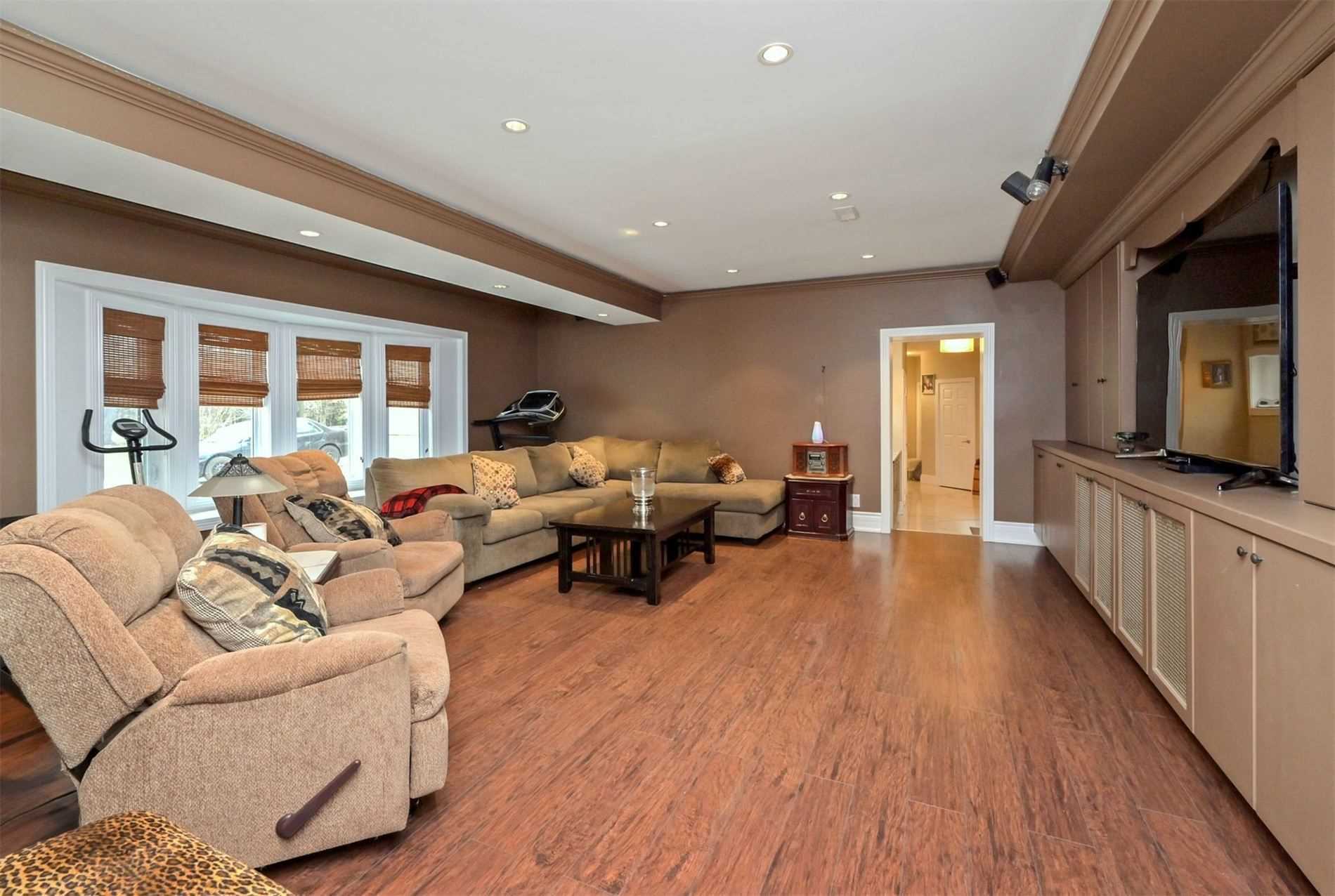 33 Maplewood Dr