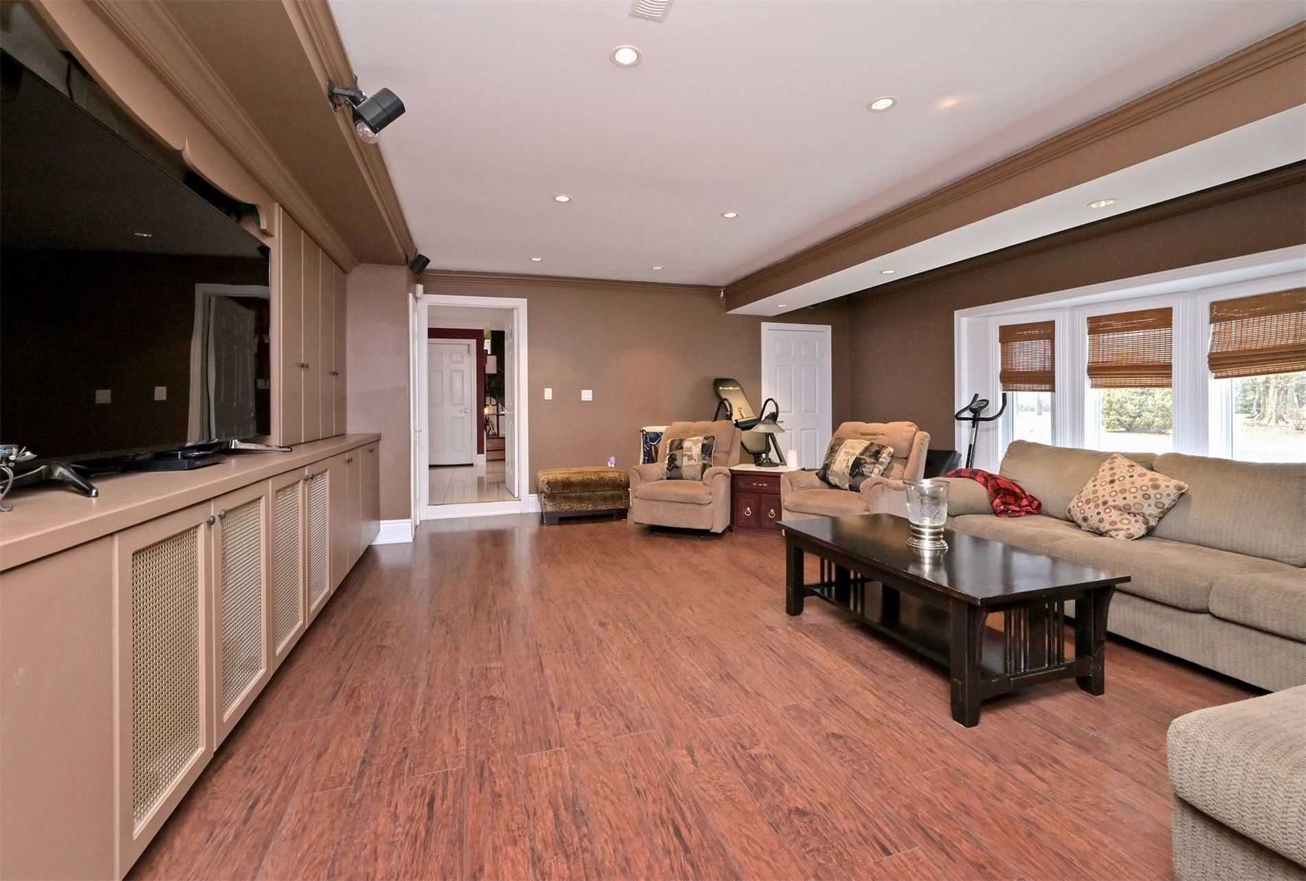 33 Maplewood Dr