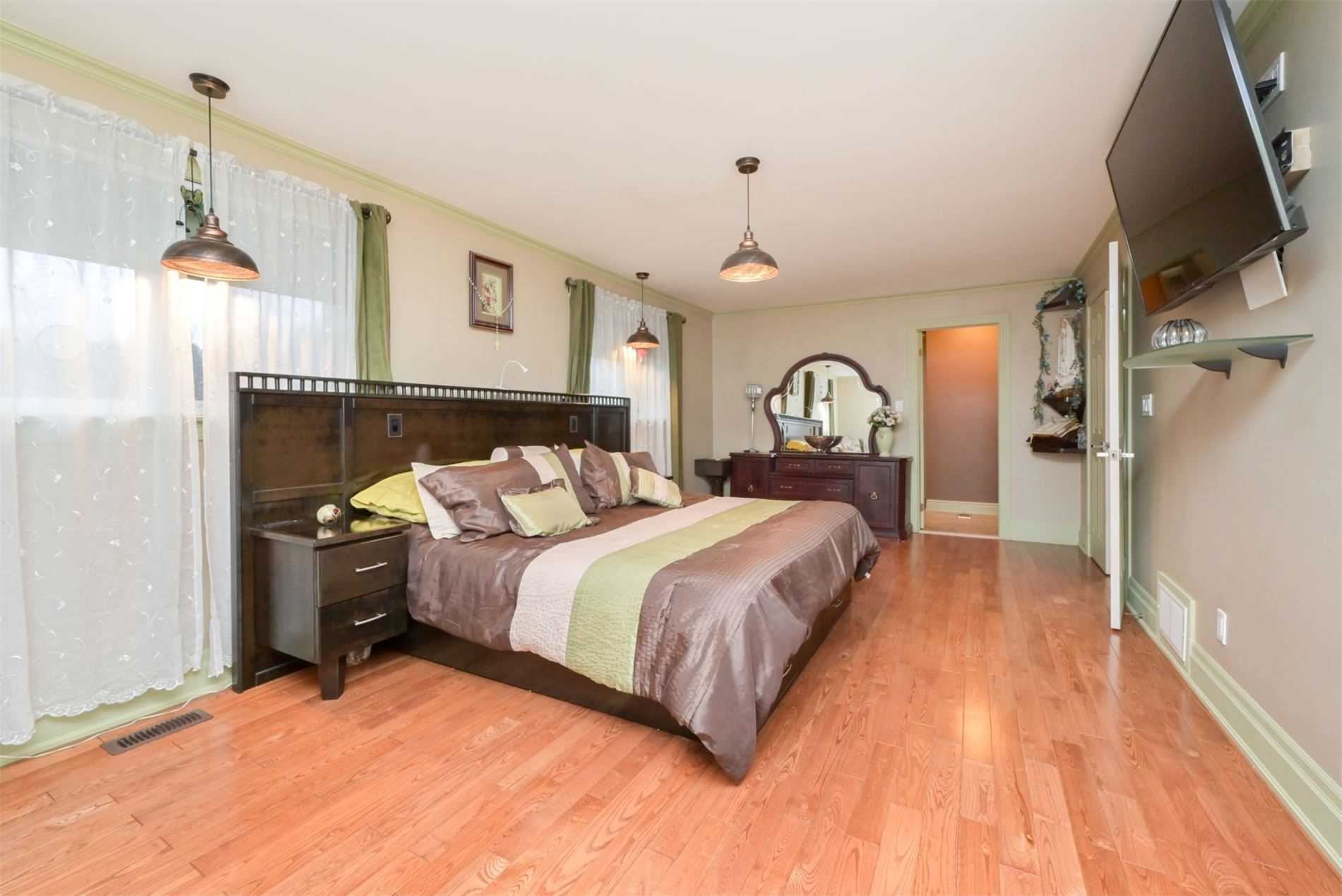 33 Maplewood Dr