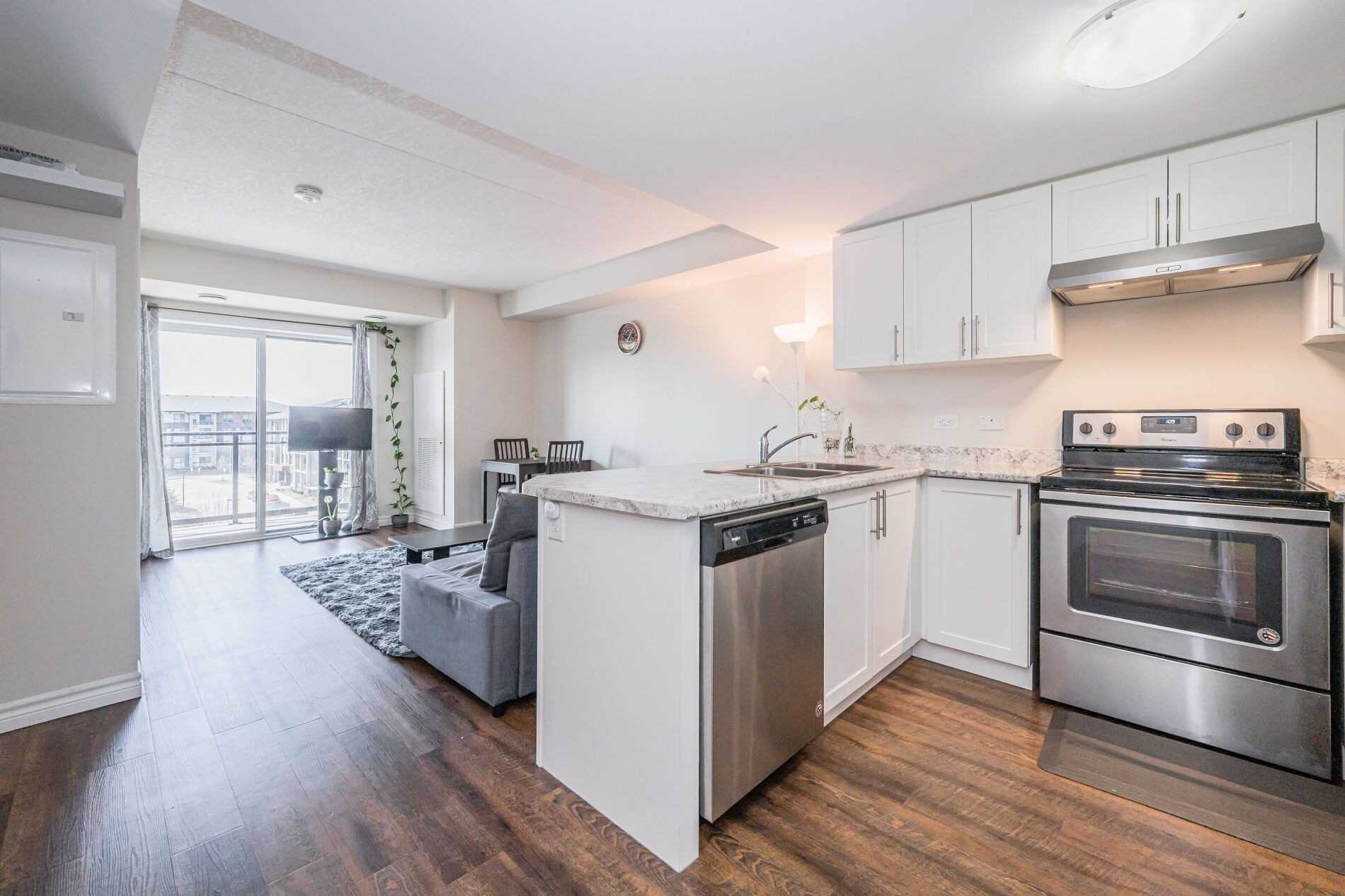 7 Kay Cres, #515