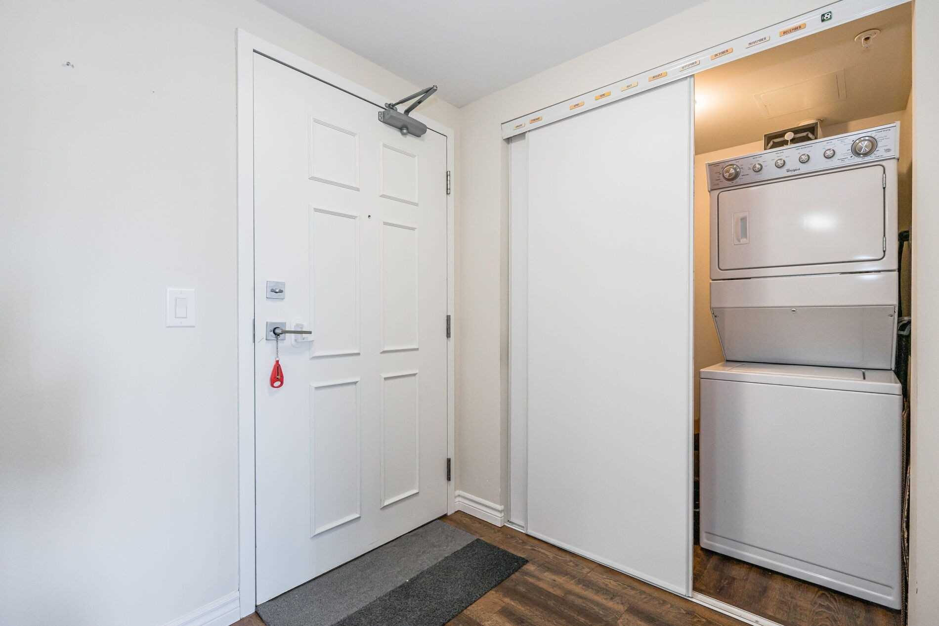 7 Kay Cres, #515
