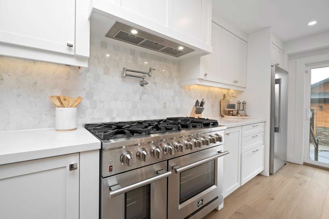 174 Escarpment Dr